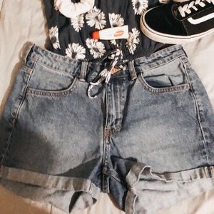 Your basic pair of shorts for the summer!! 🦋💧🌺